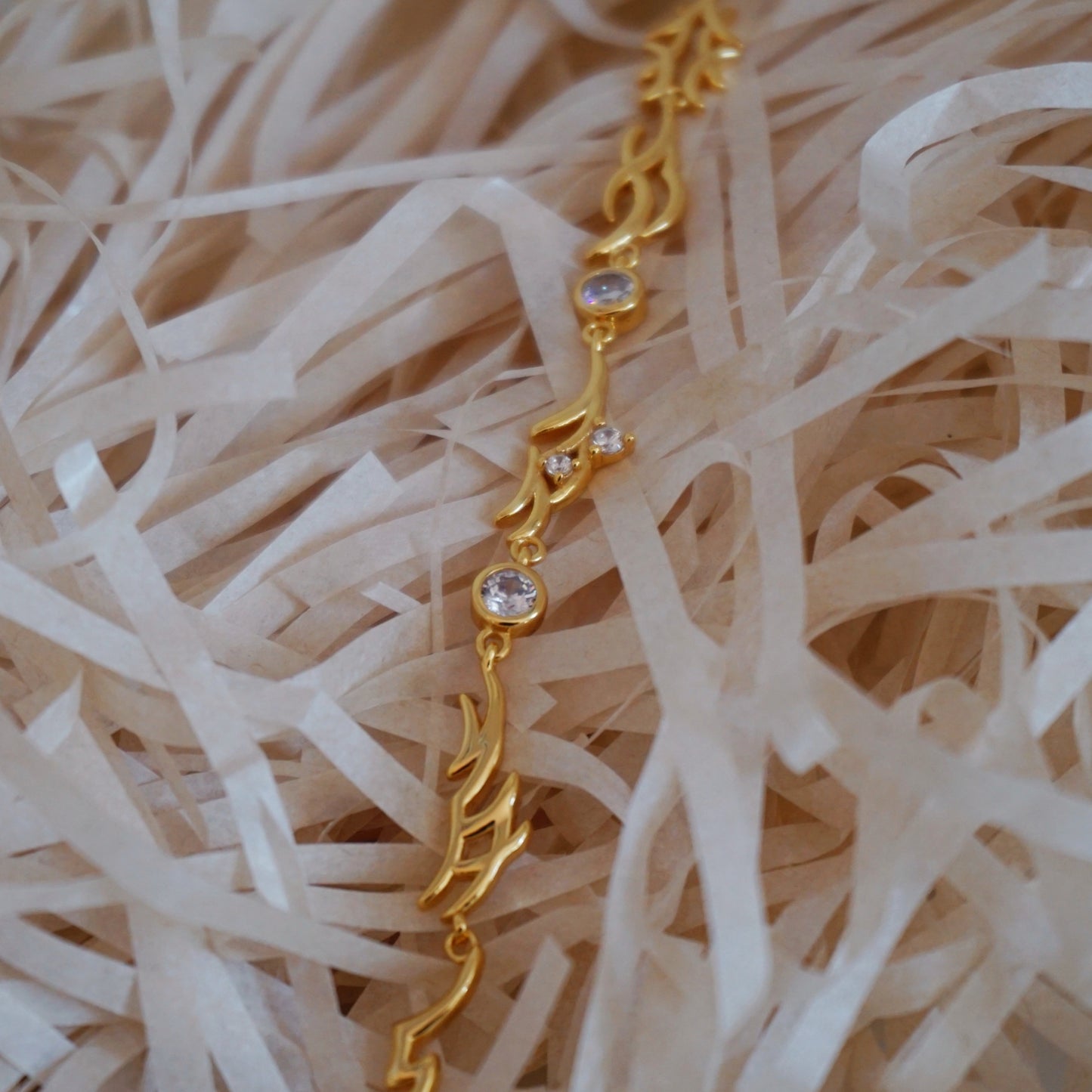 Diamond gold bracelet with Nushu script design